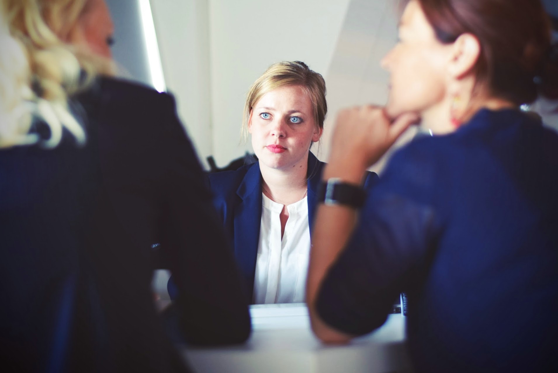 Les adultes peuvent bénéficier de programmes de formation professionnelle adaptés à leur parcours et leurs besoins.