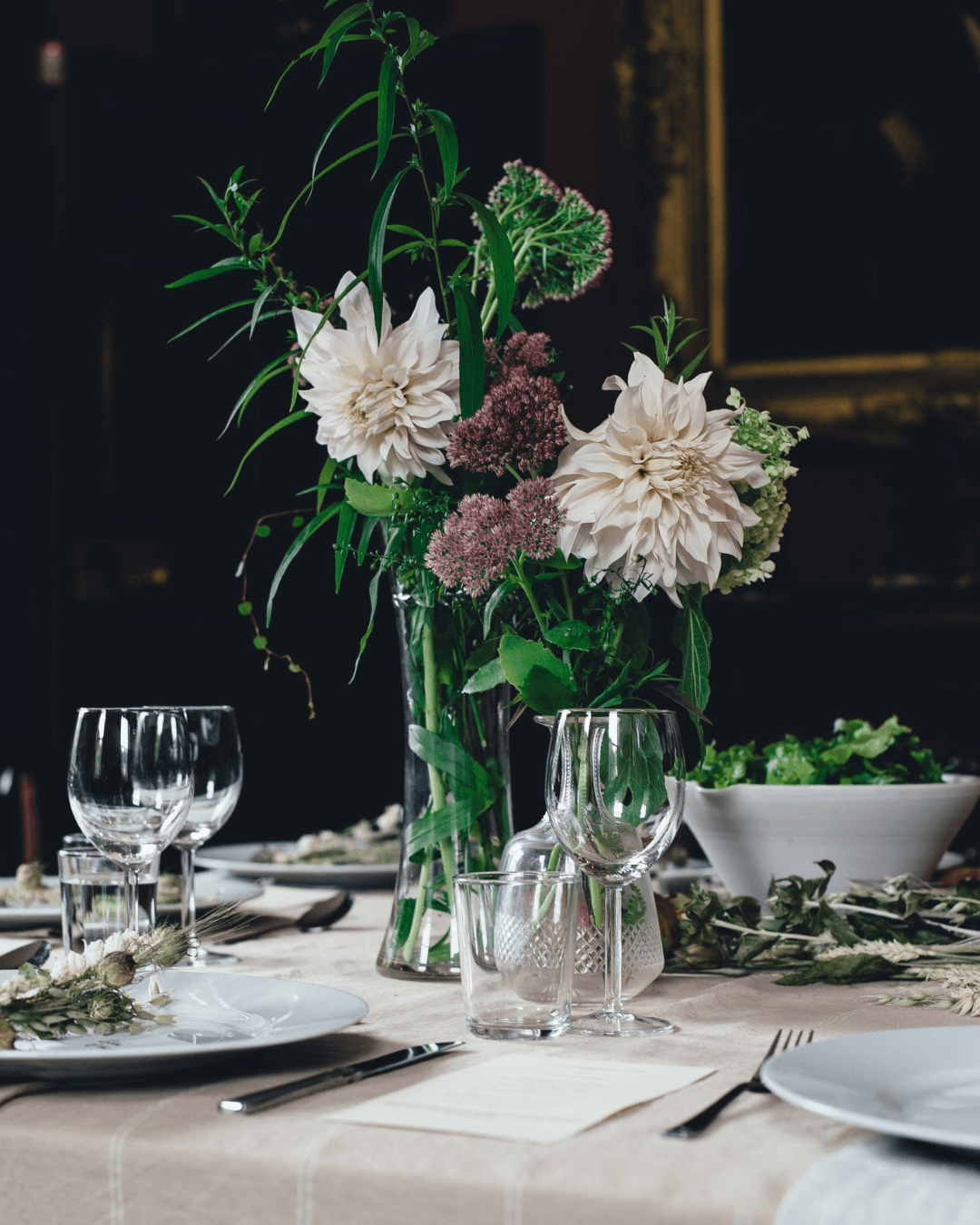 La décoration de mariage est un élément clé de toute cérémonie, et un décorateur de mariage expérimenté peut transformer une simple salle en un lieu de rêve grâce à son savoir-faire et à sa créativité.