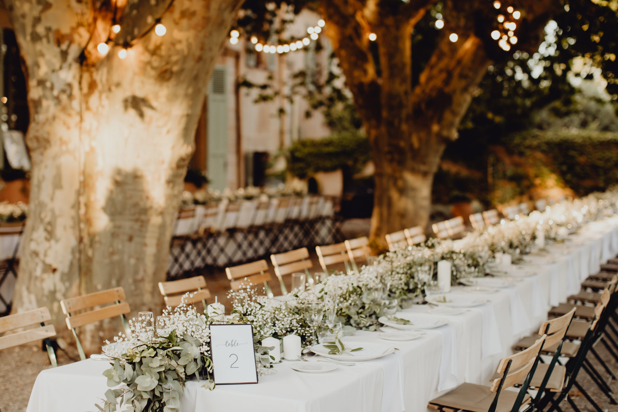 Le wedding Planner est un coordinateur de l'événement, il est chargé de superviser tous les aspects pratiques de la journée du mariage. Apprenez ce métier avec notre formation en ligne